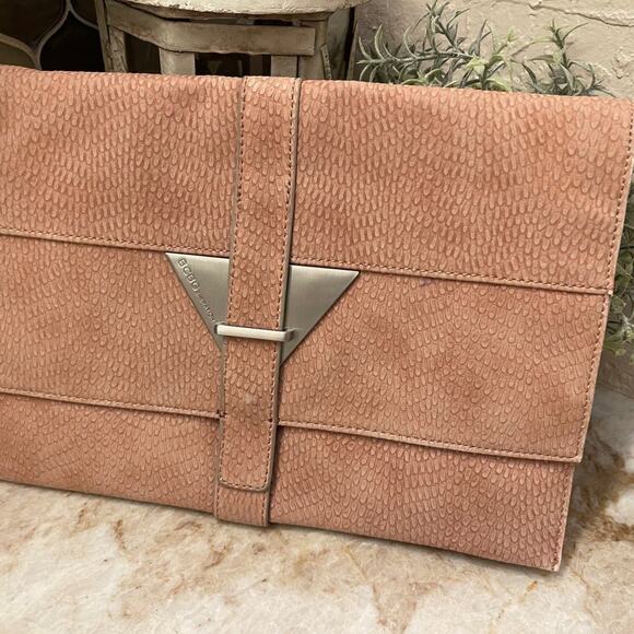 BCBG Generation pink ostrich print clutch purse NWT - Picture 2 of 12